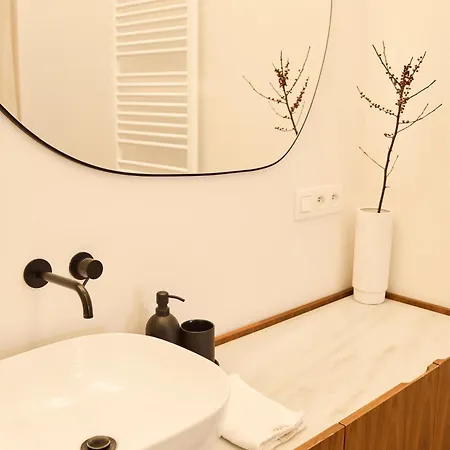 The Banker - Free Parking Apartment